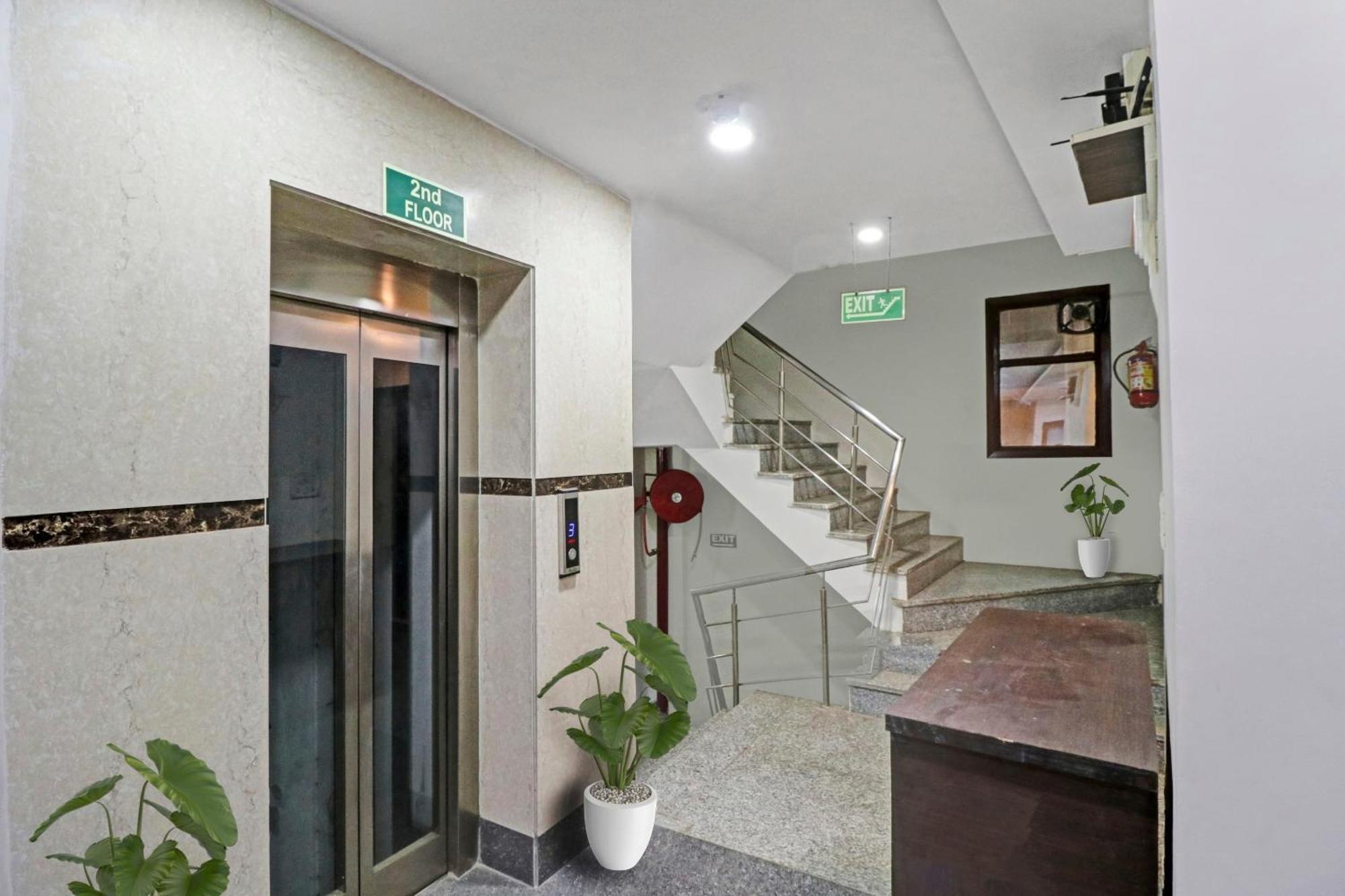 Hotel Stay House New Delhi Buitenkant foto